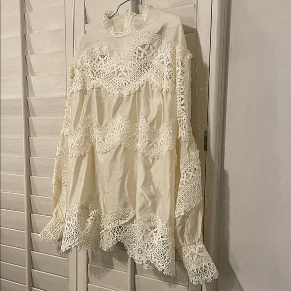 Elegant Lace Trim Cream Blouse - Picture 2 of 9